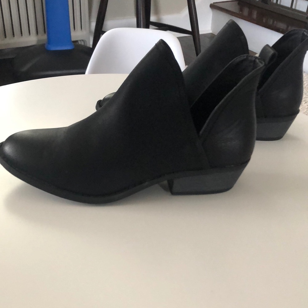 NWOT Universal Thread Black Bootie